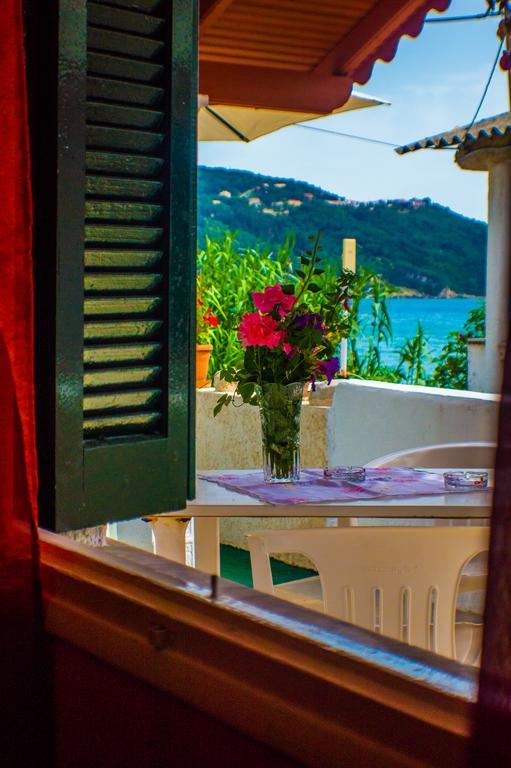 Agathi Beach House Agios Gordios  Rum bild